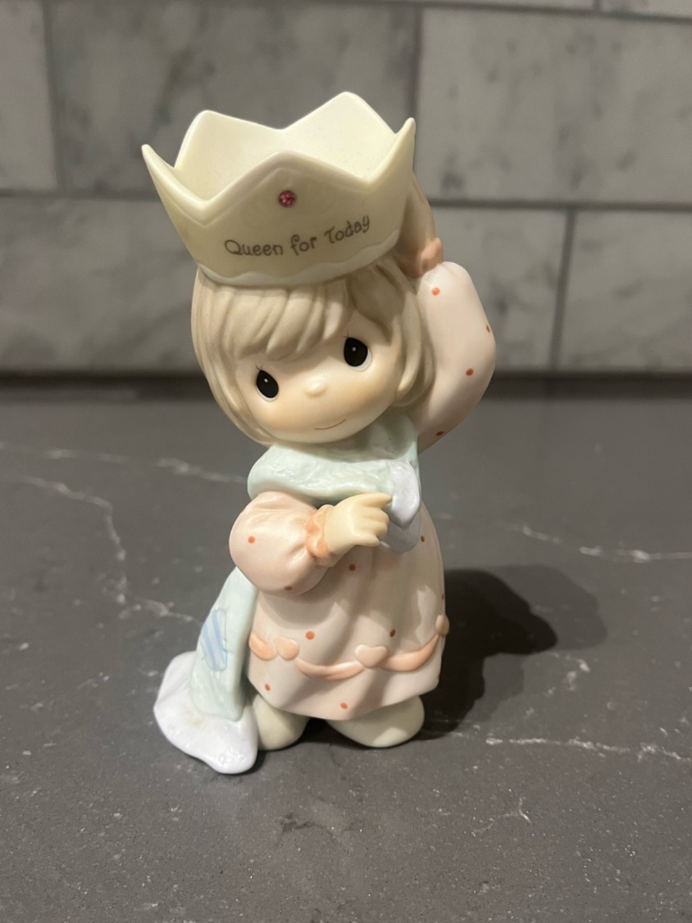 1999 Precious Moments “Mom, You’re A Royal Gem” “Queen for Today” Figurine